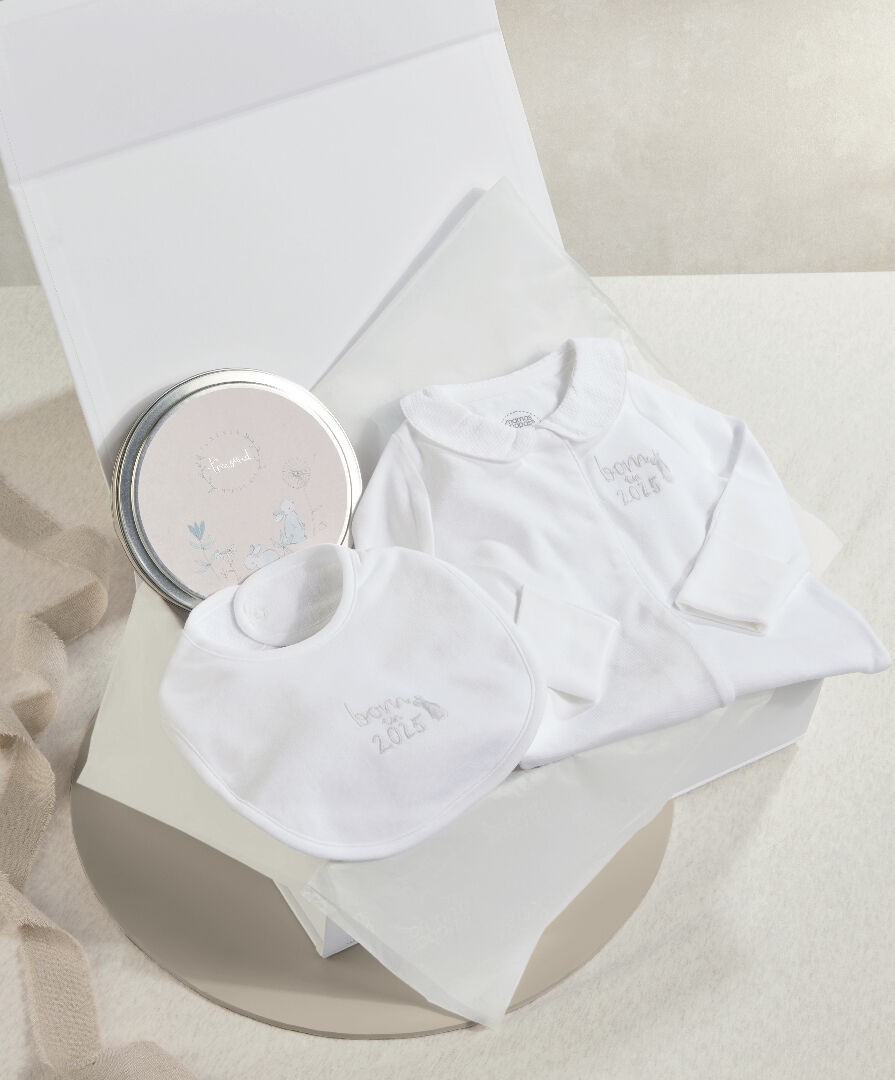 Born in 2025 Baby Girl - 2 Piece Gift Set image number 1